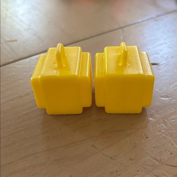 Fisher Price Jet Fuel Truck and Luggage Carrier - the Little People Airport Set - Picture 5 of 7